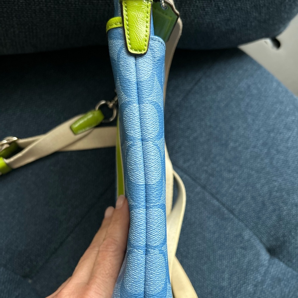Stylish Blue and Green Crossbody Bag - Picture 11 of 15